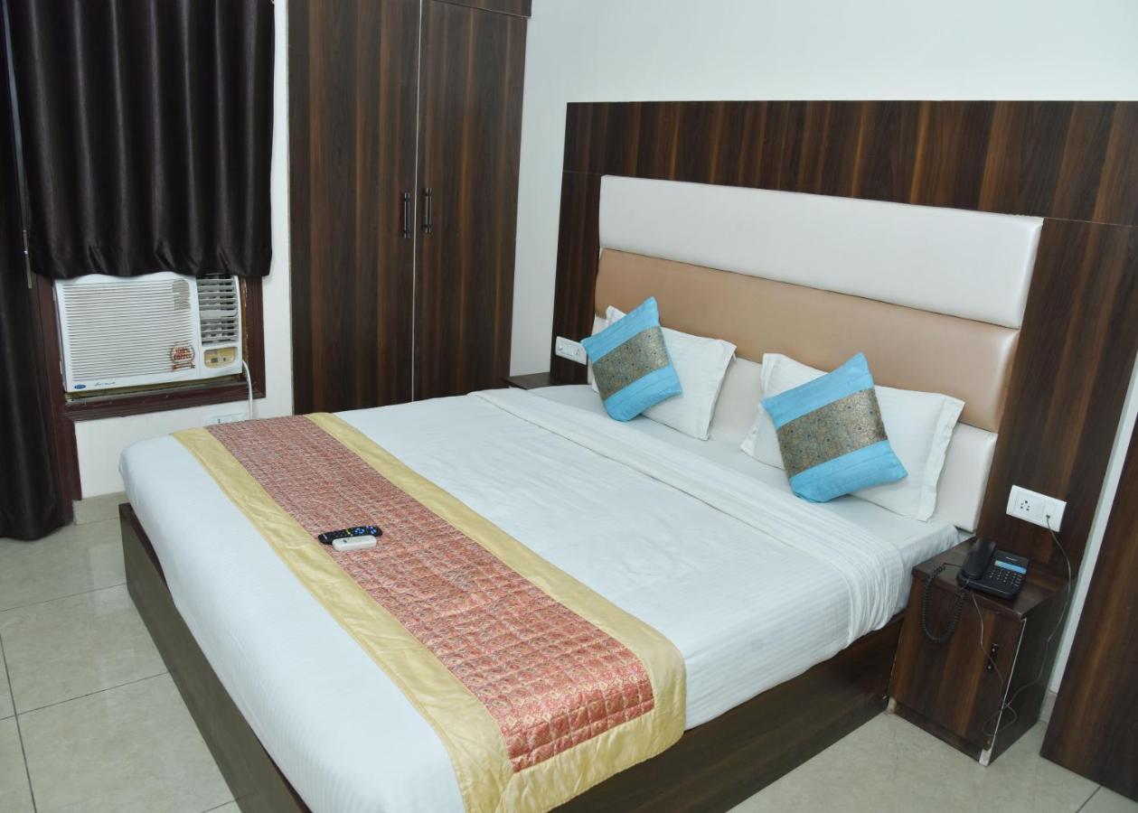 Hotel Classic Plaza At Delhi Airport نيودلهي المظهر الخارجي الصورة